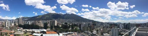 Blick auf Quito von der FLACSO